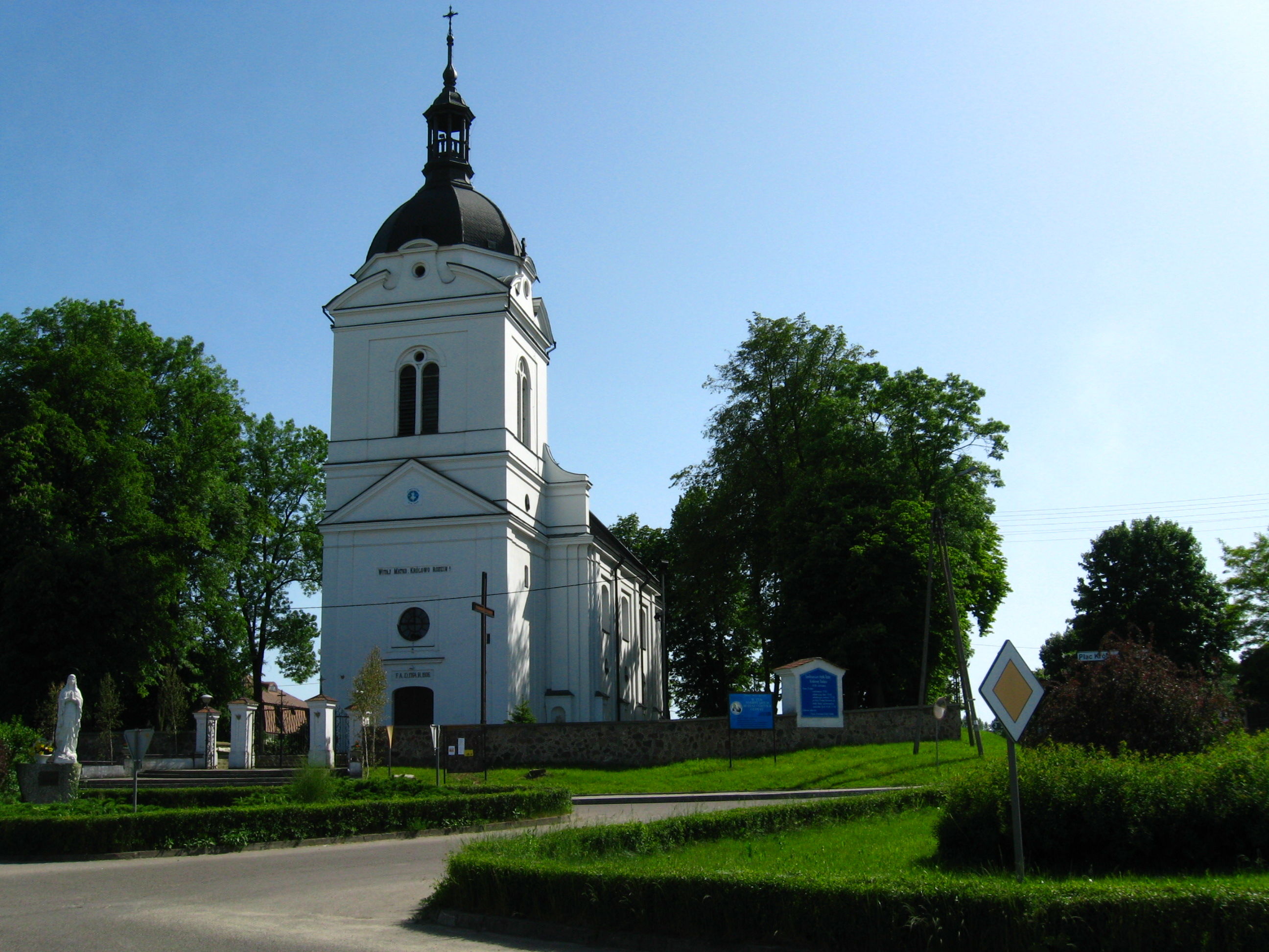 Sanktuarium Matki Bożej Królowej Rodzin w Juchnowcu
